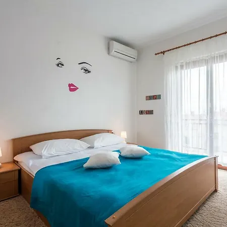 Apartmani Bezma Bol Exterior photo